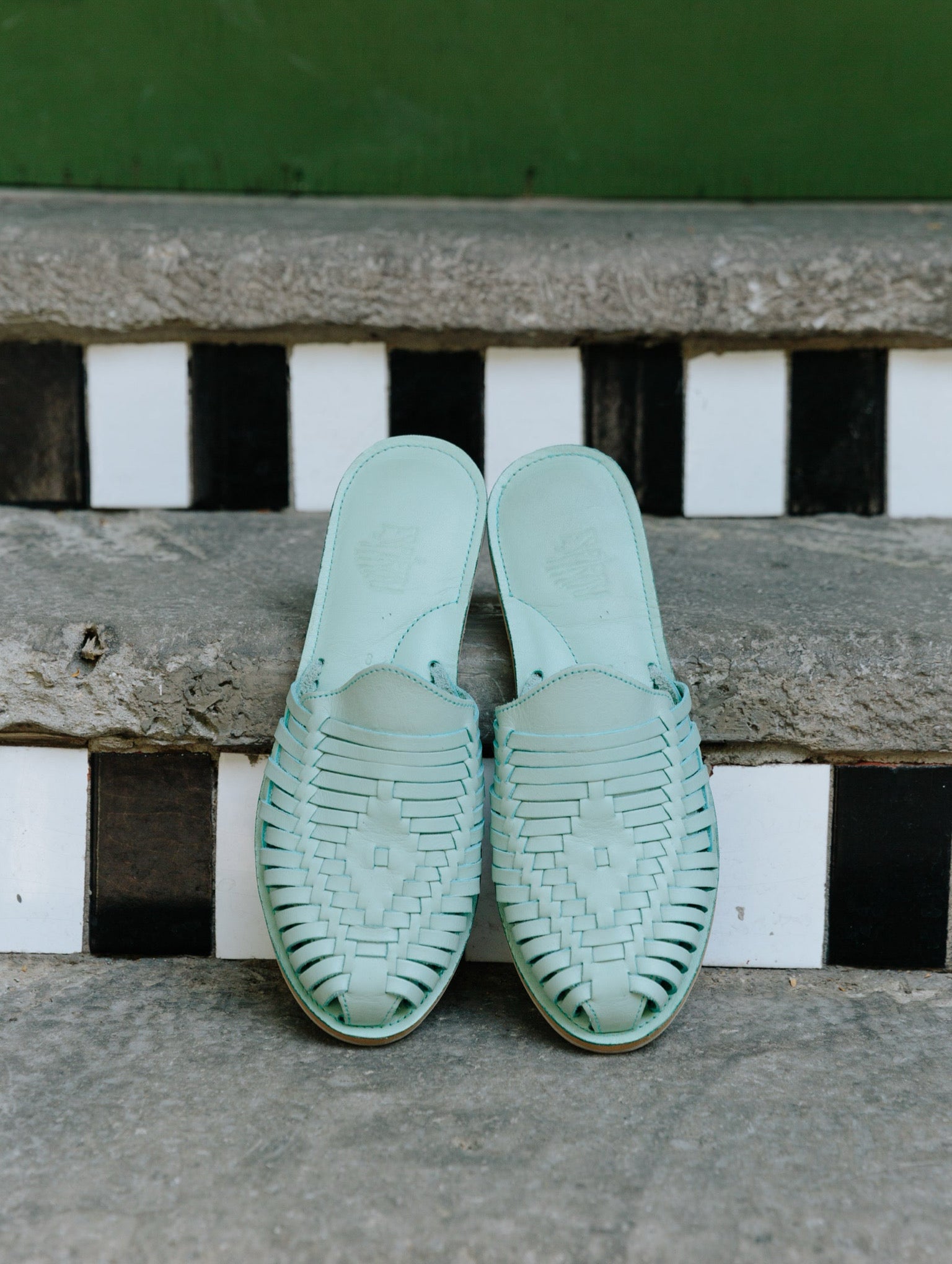 Mint Slip Ons - Mujer